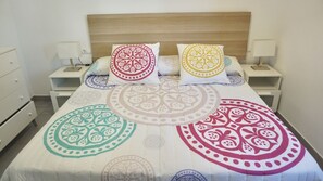 3 chambres, fer et planche à repasser, Wi-Fi, draps fournis