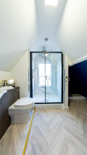 Premium Apartment, 1 King Bed, Kitchenette, Sea View | Bathroom | Shower, rainfall showerhead, designer toiletries, towels - Bowles Hotels (Redcar)
