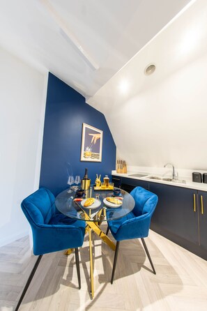 Premium Apartment, 1 King Bed, Kitchenette, Sea View | Private kitchen | Mini-fridge, microwave, oven, stovetop - Bowles Hotels (Redcar)