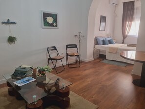 1 chambre, bureau, fer et planche à repasser, Wi-Fi gratuit