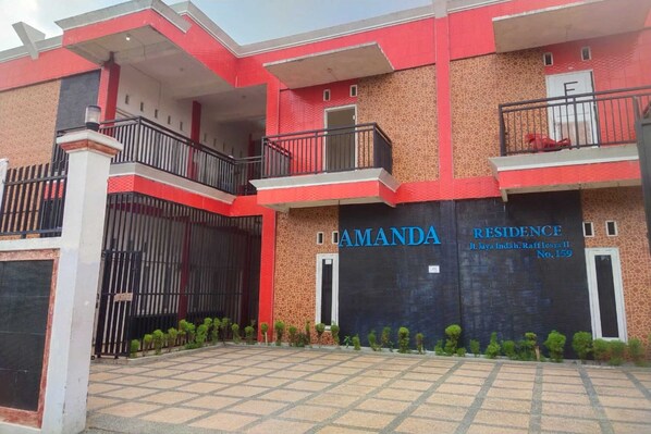 Exterior - SPOT ON 93478 Amanda Residence Syariah (Palembang)