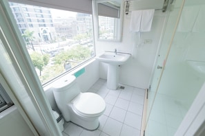 Deluxe Double Room with window | Bathroom | Slippers