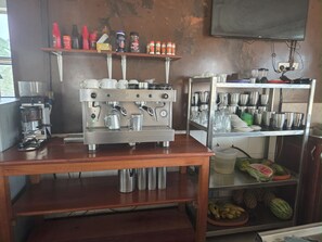 Desayuno completo gratuito y diario