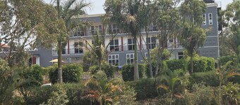 Peak Hotel