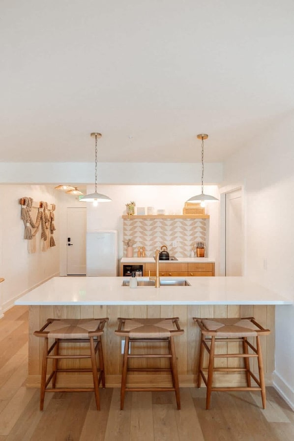 冷蔵庫、電子レンジ、コンロ、食器洗い機