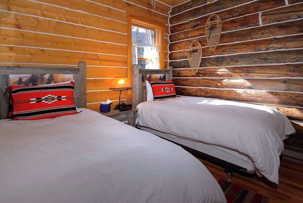 3 bedrooms, iron/ironing board, travel cot, WiFi