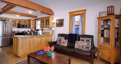 "Wild Iris" Historic Home in downtown CB, Dog Friendly!