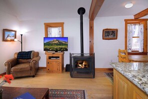 TV, fireplace, offices - "Wild Iris" Historic Home in downtown CB, Dog Friendly! (Crested Butte)