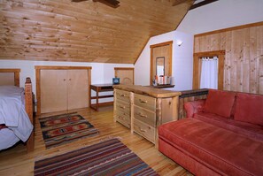 3 bedrooms, iron/ironing board, travel crib, WiFi - "Wild Iris" Historic Home in downtown CB, Dog Friendly! (Crested Butte)