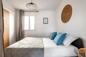 3 bedrooms, in-room safe, iron/ironing board, travel cot - Le Plan de la Tour - Air-conditioned villa for 6 people with private pool (Le Plan-de-la-Tour)