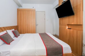 Habitación doble Deluxe | Escritorio, espacio para trabajar con laptop y ropa de cama 