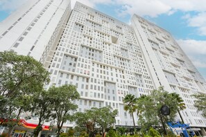 Exterior - Capital O 93490 Yubi Room Patraland  (Bekasi)