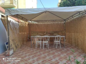 Outdoor dining - Charming Agropoli Apartment with Mountain View (Agropoli)