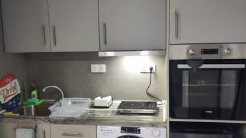Studio | Bếp riêng | Tủ lạnh, lò nướng, ấm điện, lò nướng bánh mì