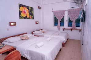 Family Quadruple Room, 2 Double Beds, Non Smoking - Sea Horse Guest House (Coron)