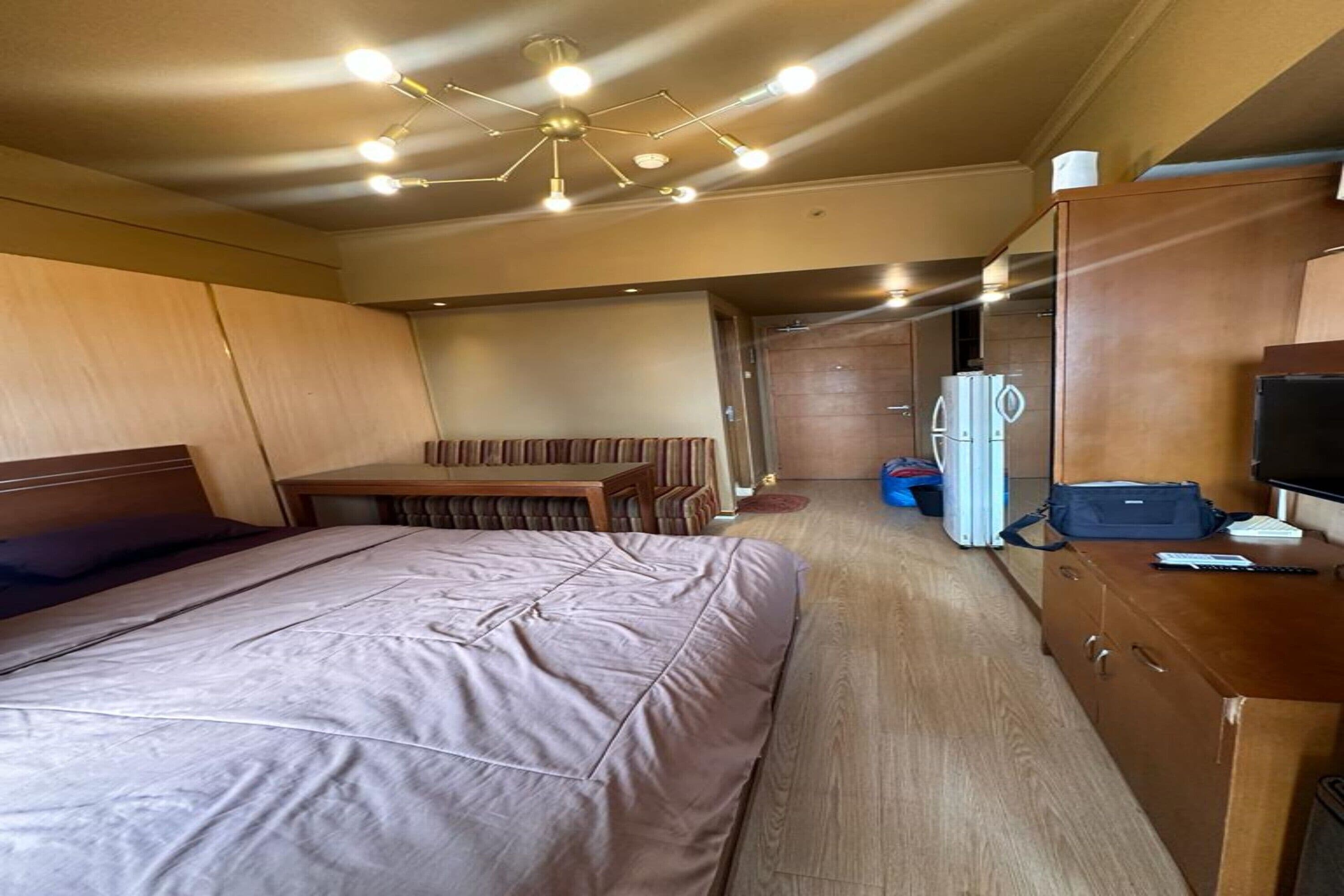 Kamar Double Deluks | Meja kerja, ruang kerja ramah laptop, dan seprai linen