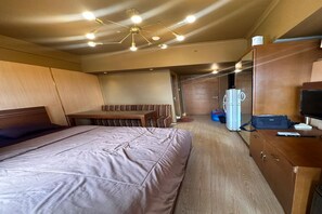 华丽双人房 | 办公桌、笔记本电脑工作区、床单