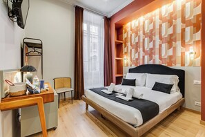 Habitación Deluxe, 1 cama doble, no fumadores, baño privado | Ropa de cama de alta calidad, edredones de plumas, decoración individual