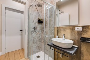 Camera Executive | Bagno | Vasca e doccia separate, vasca idromassaggio, soffione a pioggia