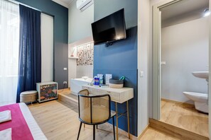 Premium-Dreibettzimmer, 1 Queen-Bett und Schlafsofa, Badewanne, Stadtblick