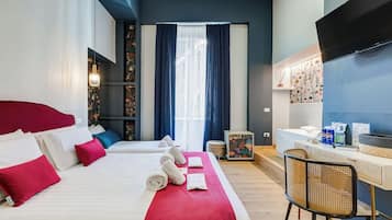 Tripla Premium, 1 letto queen con divano letto, vasca da bagno, vista città | Biancheria da letto di alta qualità, copriletto in piuma