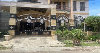 OYO 93502 Homestay Pakmuklis Syariah 2 Near Taman Mini Lhokseumawe