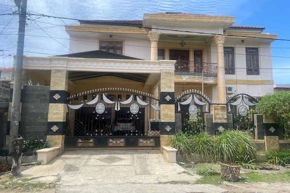 Exterior - Hotel O Homestay Pakmuklis Syariah 2 Near Taman Mini Lhokseumawe (Lhokseumawe)