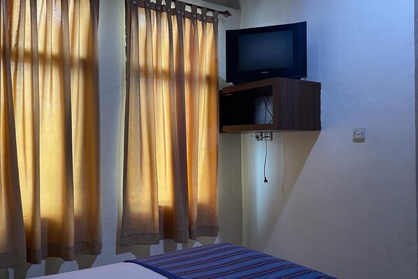 Deluxe-Doppelzimmer | Schreibtisch, laptopgeeigneter Arbeitsplatz, Bettwäsche