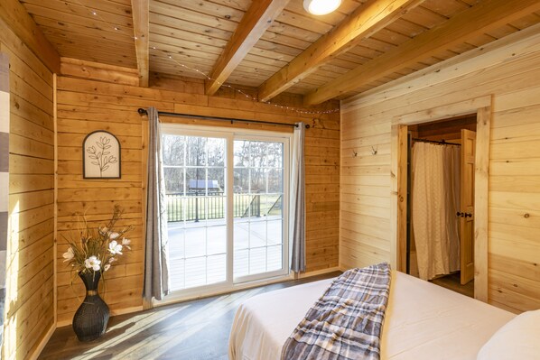 1 bedroom, bed sheets