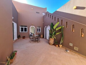 Outdoor dining - Miroirft DE LA Plage DE LA Villa (Mirleft)
