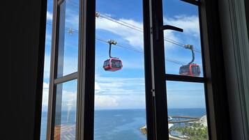 ๋ญ์
๋ฆฌ ์ํํธ, ์นจ์ค 2๊ฐ, ๋ฐ๋ค ์ ๋ง | ํด๋ณ/๋ฐ๋ค ์ ๋ง