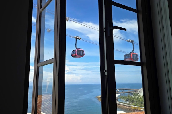 Luksusleilighet, 2 soverom, havutsikt | Utsikt mot strand/hav