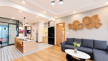 Luxury Apartment, 2 Bedrooms, Non Smoking, Ocean View | Premium bedding, memory foam beds, minibar, desk