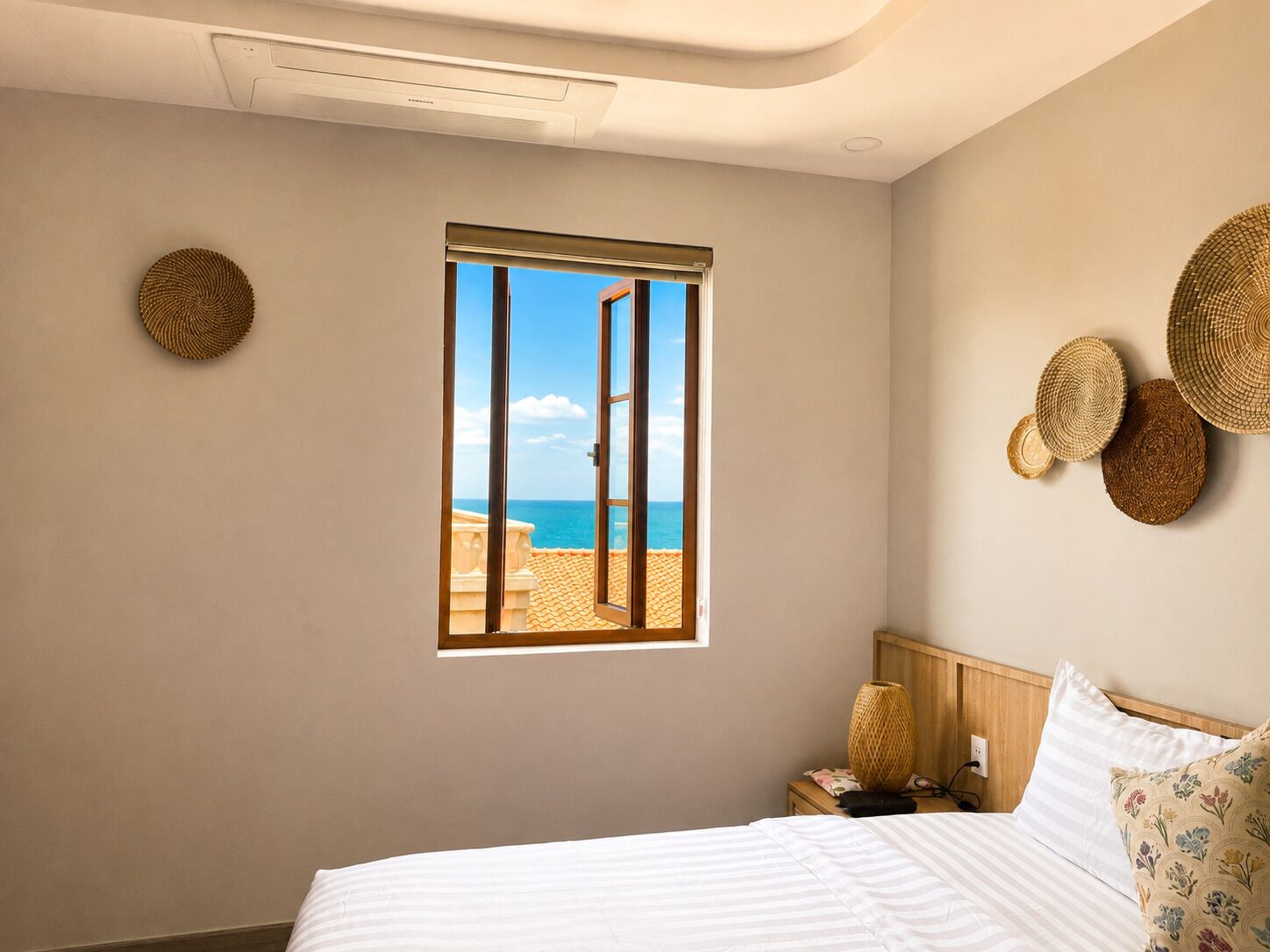 Deluxe Room, 1 King Bed, Non Smoking, Sea View | Premium bedding, memory-foam beds, minibar, desk