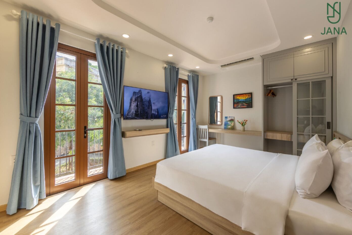 Premier-Zimmer, 1 King-Bett, Stadtblick | Hochwertige Bettwaren, Betten mit Memory-Foam-Matratzen, Minibar