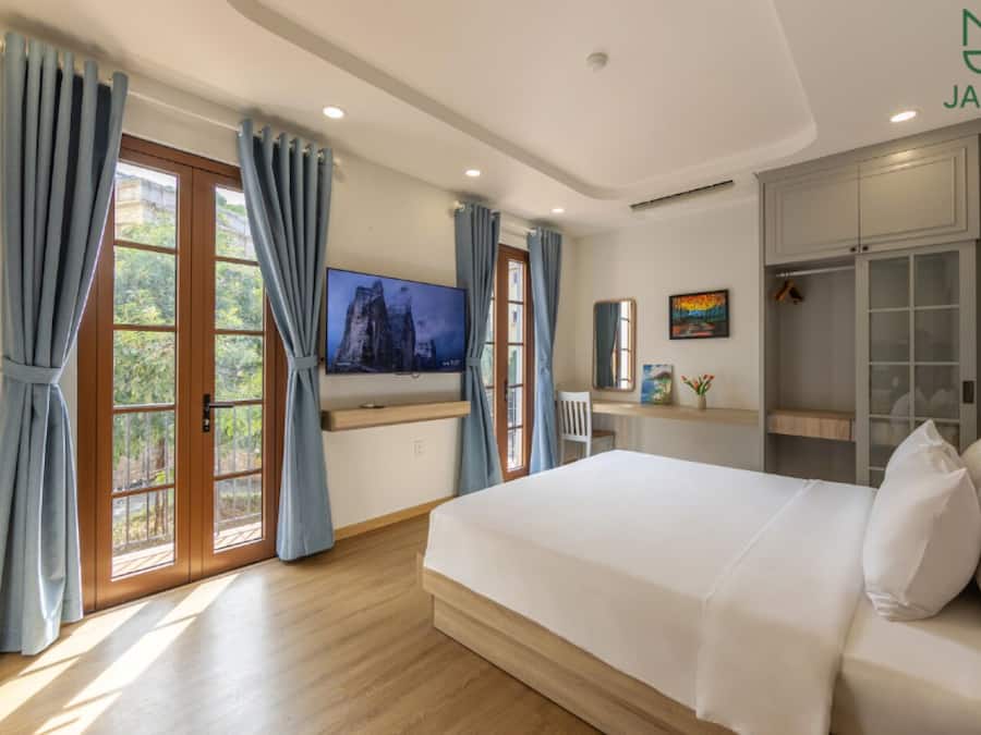 Camera Premier, 1 letto king, vista città | Biancheria da letto di alta qualità, materassi in memory foam, minibar