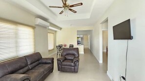 Smart TV, table tennis - Sunny Seaview at OceanPointe. (Lucea, Jamaica)