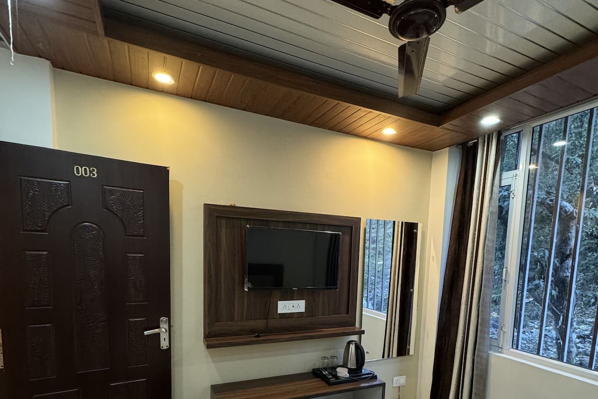 Deluxe Room | 1 bedroom, free WiFi