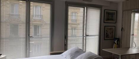 1 slaapkamer, een bureau, gratis wifi, beddengoed