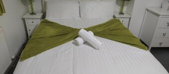 Self Contained 2 Bedrooms House Free Parking