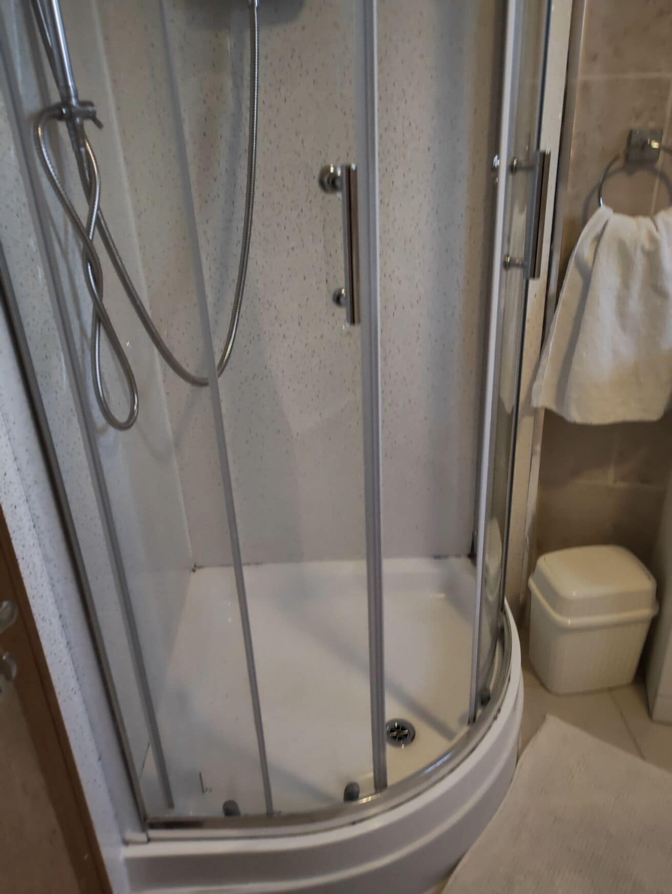 Nhà | Phòng tắm | Bồn tắm và buồng tắm vòi sen riêng, bồn tắm ngâm, khăn tắm 