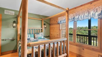 7 bedrooms, desk, iron/ironing board, travel cot