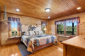 7 bedrooms, desk, iron/ironing board, travel crib