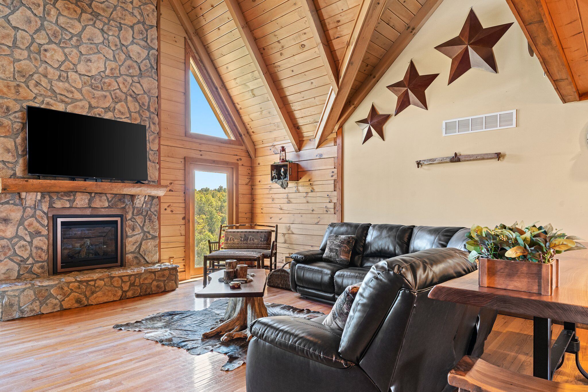 Smart TV, fireplace, video games, ping pong