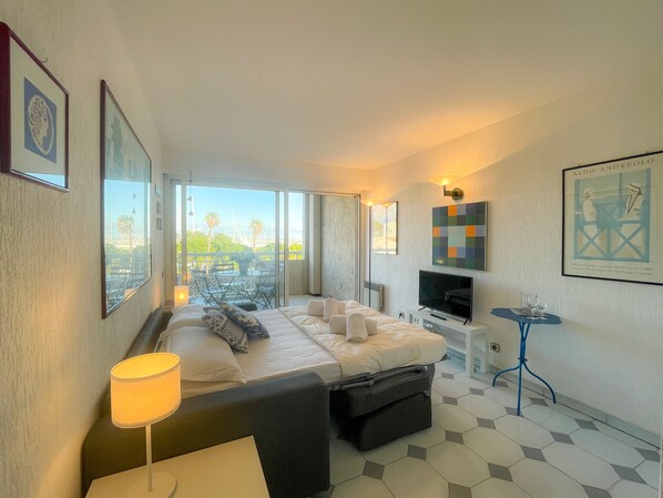 2 chambres, fer et planche à repasser, Wi-Fi, draps fournis