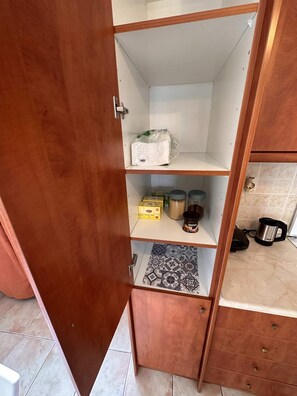 Apartment | Private kitchen | Full-size fridge, microwave, oven, electric kettle