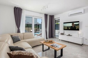 Maison Standard, plusieurs chambres, 2 salles de bains (Modern Holiday House Jadranka With) | Coin séjour