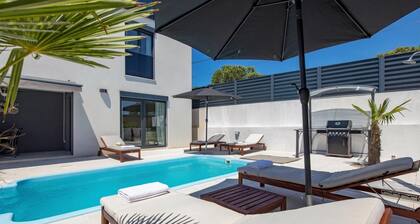 Modern Holiday House Jadranka With Pool
