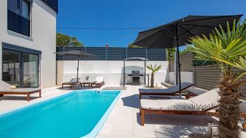 Sesongbasert utendørsbasseng