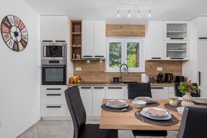 Fridge, microwave, oven, stovetop - Modern Holiday House Jadranka With Pool (Krk)